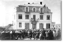 Demonstration in front of Tluste city hall in 1930