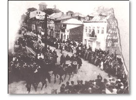 Triumphant entrance into Tovste of Grand Duke Romanov and his entourage, ca. 1914-15.