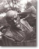 Dismantling of Lenin bust